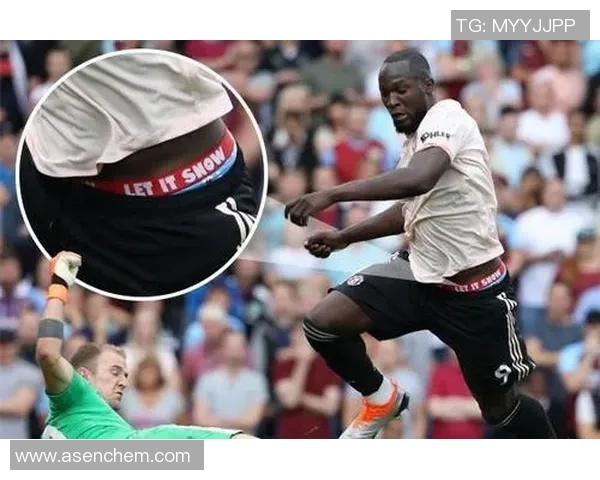 足球明星穿紧身裤展现完美身材与运动魅力引领时尚潮流的全新风尚