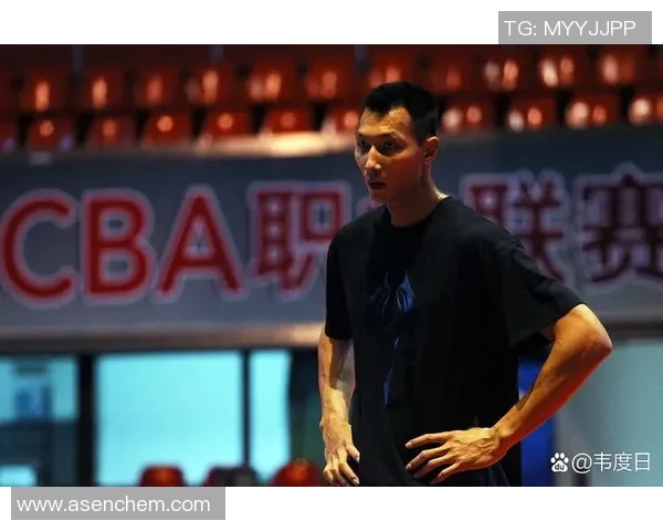 篮球明星在篮球场上挥洒汗水的精彩瞬间视频记录